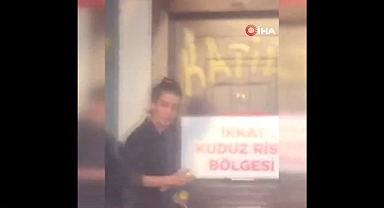 Şanlıurfa'da Kuduz Karantinasındaki Mahallede Muhtarın Bürosu Basıldı, Kapısına 'Katil' Yazıldı