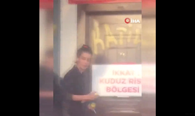 Şanlıurfa'da Kuduz Karantinasındaki Mahallede Muhtarın Bürosu Basıldı, Kapısına 'Katil' Yazıldı