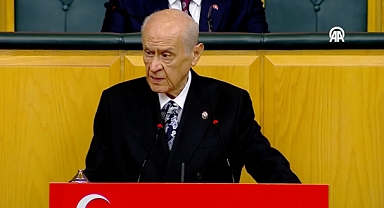 Sınırlarından Kaçak Göçmenlerin Girdiği, Sokaklarında Başıboş Köpeklerin Çocuk Parçaladığı Türkiye'de Bahçeli: Türkiye Muz Cumhuriyeti, Kabile Devleti, İşgal Devleti Değildir