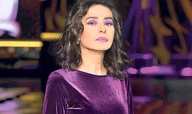 Yıldız Tilbe, Bodrum Antik Tiyatro'da Verdiği Konserde Lahitin Üzerine Çıkmaya Çalıştı: Güvenlik Görevlileri Tarafından Engellendi