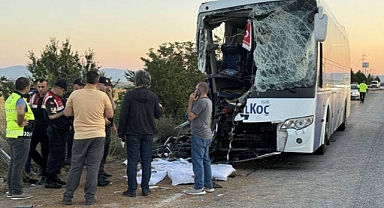 Afyonkarahisar'da Yolcu Otobüsüyle Kamyon Çarpıştı: 1 Ölü, 38 Yaralı