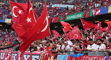 Almanya'da Türk Taraftarlardan TFF Başkanı Mehmet Büyükekşi'ye Tepki