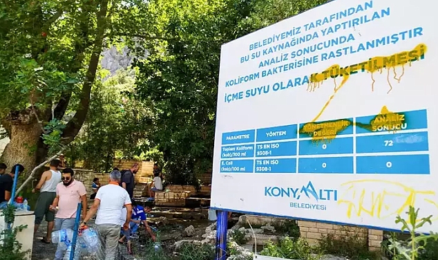 Antalya'da Bakterili Kaynak Suyunun Çevresi Kapatıldı Ancak Bazı Vatandaşlar İnanmayıp Teli Keserek Su Doldurmaya Devam Etti