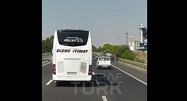 Eskişehir-İstanbul Yolunda Bir Yolcu Otobüsü, Bagaj Kapağı Açık Şekilde Yola Devam Etti