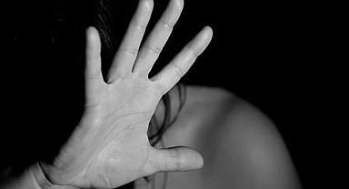 Hatay'da Şiddet ve Deprem Mağduru Bir Kadın, AKP Hükümetine Seslendi: Devletten Tek İsteğim Çocuğumla Birlikte Güvenli Bir Şekilde Barınabilmek