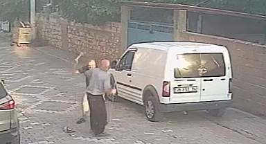 İzmir'de Bir Fırın Çalışanı, Sokakta Bayat Ekmekleri Toplayan Yaşlı Adamı Dövdü