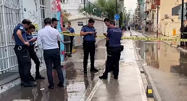 İzmir'de Korkunç Olay: Alsancak'ta Yağmurda Yolda Yürüyen 2 Kişi Elektrik Akımına Kapılarak Öldü