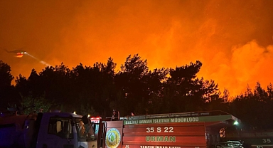 İzmir'deki Yangın Yerleşim Yerlerine Yaklaştı, Tahliyeler Başladı