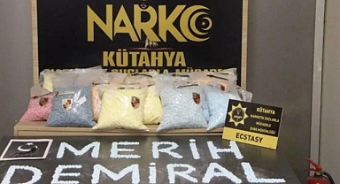 Kütahya'da Düzenlenen Uyuşturucu Operasyonunda Polis Ele Geçirdiği Haplarla 'Merih Demiral' Yazdı