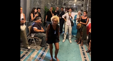 Meclis Koridorlarında Başıboş Sokak Köpekleriyle İlgili Yasa Tasarısına 'Sözde Protesto'