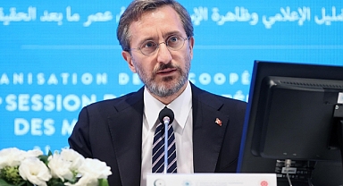 Rende Binası Müdürünün Türklük Alerjisi: Fahrettin Altun Bozkurt İşaretine Ceza Verilmesini İslamofobiye Bağladı