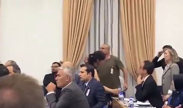 TBMM'deki Komisyon Görüşmelerinde CHP'li Vekiller Oğlu Köpekler Tarafından Parçalanan Halil Yılmaz'la Tartıştı