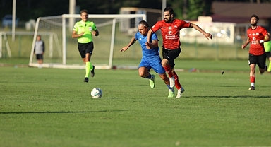 Tractor FC ile Adanaspor Arasında 'Kırmızı Forma' Anlaşmazlığı: Hazırlık Maçı İptal Edildi