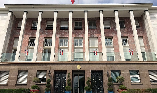 Türkiye ile Fransa Arasında 'Fransız Okulları' Krizi: MEB Nota Verdi