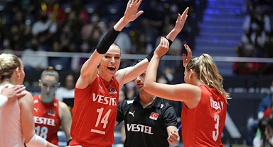 2024 Paris Olimpiyatları'nda Türk Milli Kadın Voleybol Takımı Çin'i Yenerek Yarı Finale Yükseldi