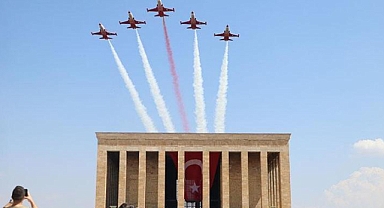 30 Ağustos'ta Görkemli Kutlama: Türk Yıldızları'ndan Anıtkabir'de Saygı Uçuşu