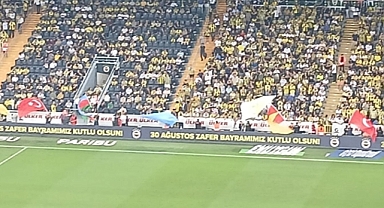 30 Ağustos Zafer Bayramı'nda, Kadıköy'de Oynanan Fenerbahçe-Alanyaspor Maçında Tribünler İnledi: Mustafa Kemal'in Askerleriyiz