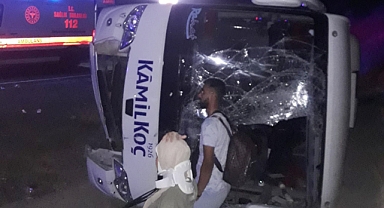 Burdur'da Kamil Koç'a Ait Yolcu Otobüsü Şarampole Devrildi: 13 Kişi Yaralandı