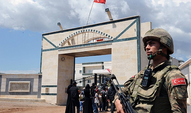 Her Yerde Bir Başka Skandal: 30 Ağustos'u Kutlayan NATO Türkiye'nin Adını Anmadı, Sığınmacıların Türkiye'ye Girdiği Fotoğrafı Kullandı