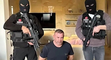 Hollandalı Uyuşturucu Baronuna Çifte Oturum İzni Verildi