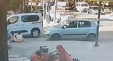 İstanbul Beylikdüzü'nde Kaldırımda Oturan Çocukların Üzerinden Araba Geçti: 1'i Ağır 4 Çocuk Yaralandı