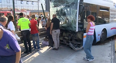 İstanbul Küçükçekmece'deki Metrobüs Kazasına İlişkin 3 Kişi Gözaltına Alındı