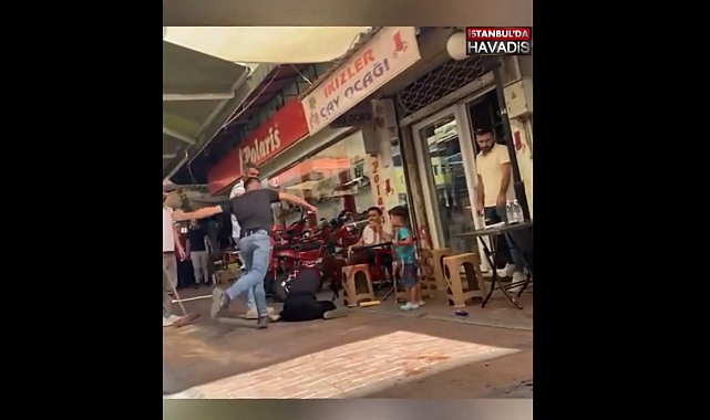 Manisa'da Bir Cani Boşandığı Eşini Sokak Ortasında Dakikalarca Darp Etti