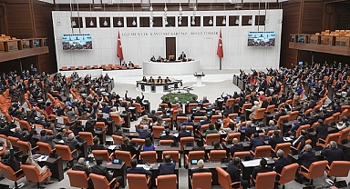TBMM'deki Can Atalay Oturumunda Kan Aktı: Arbedede Yaralananların Olduğu ve Başkanlık Divanı Önündeki Basamakların Kan Olduğu Görüldü
