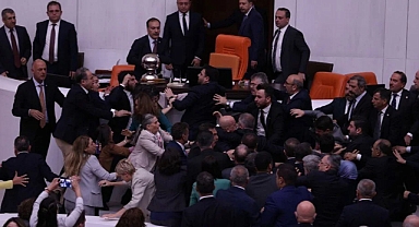 Olağanüstü Oturum Sona Erdi: Can Atalay'ın Vekilliğinin Düşürülmesinin Yok Hükmünde Olduğuna Yönelik AYM Kararının Okunması, AKP'nin Oylarıyla Reddedildi