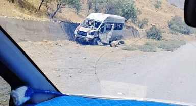 Silopi'de Servis Aracına Saldırı: 1 Kişi Hayatını Kaybetti, 8 Kişi Yaralandı