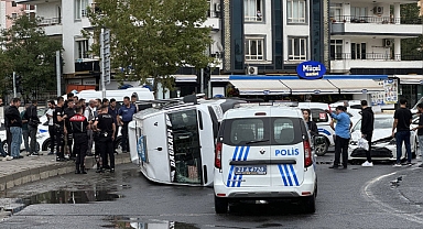Diyarbakır'da Otomobil ile Yolcu Minibüsü Çarpıştı: 1'i Bebek 9 Kişi Yaralandı