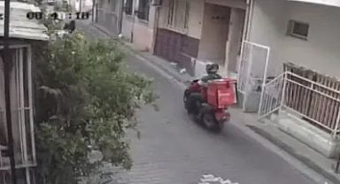 İzmir'de Sapık Bir Kurye, Yolda Çocuğuyla Yürüyen Kadını Taciz Etti