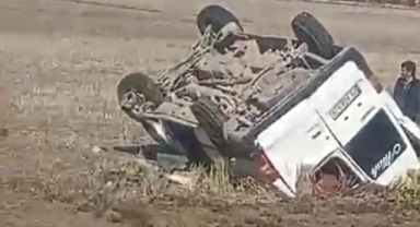 Niğde'de Ehliyetsiz Sürücünün Kullandığı Minibüs Takla Attı: 4'ü Çocuk, 5 Yaralı