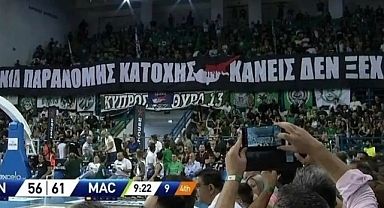 Panathinaikos-Maccabi Maçında, Panathinaikos Taraftarlarından Skandal Pankart: 'Türklerden Kanlı Kıbrıs İşgali'
