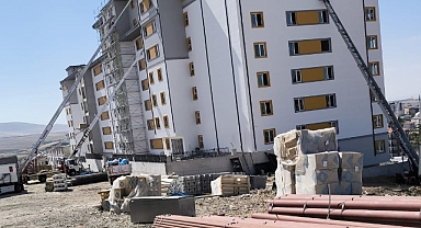 Yere Göğe Sığdıramadıkları AKP Yüzyılı, Türk Gençlerini Sokakta Bıraktı: KYK Yurdunun İnşaatı Üniversite Açılış Tarihine Yetişmedi, Öğrenciler Yemeklerini Bile İnşaatın Bahçesinde Yemek Zorunda Kaldı