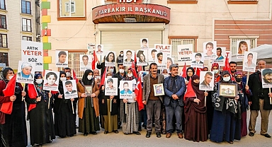AKP'nin 'Çözüm Sürecinin' İlk Adımı: Dağa Kaçırılan Çocukları için 6 Yıldır Mücadele Eden Diyarbakır Anneleri Dağıtıldı İddiası
