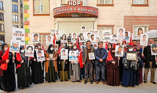 AKP'nin 'Çözüm Sürecinin' İlk Adımı: Dağa Kaçırılan Çocukları için 6 Yıldır Mücadele Eden Diyarbakır Anneleri Dağıtıldı İddiası