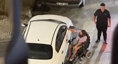 Antalya'da Engelli Rampasına Araç Park Edildiğini Gören Engelli Bir Vatandaş, Aracın Camlarını Parçaladı