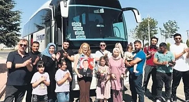 Bir Otobüs Firması, Yolcu Listelerindeki Şehit Çocuğuna Babasının Fotoğrafıyla Doğum Günü Sürprizi Hazırladı