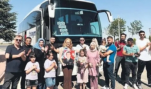 Bir Otobüs Firması, Yolcu Listelerindeki Şehit Çocuğuna Babasının Fotoğrafıyla Doğum Günü Sürprizi Hazırladı