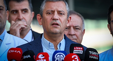 CHP Genel Başkanı Özgür Özel, TUSAŞ'a Ziyaretinde Dalga Geçer Gibi 'Tüm Aktörlerin Fikri Kıymetlidir, Öcalan'a Bulunduğu Yerde İmkan Verilir Oradan Çağrısını Yapar, Meclis'e Gelmek Zorunda Değil' Dedi