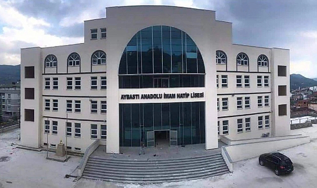Daha Önce 12 Öğrenciye Cinsel İstismarda Bulunmakla Suçlanan Müdür Yardımcısını Başka Liseye Atadılar: 16 Öğrenciyi İstismar Etti