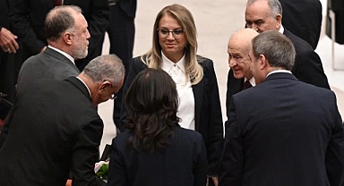 Devlet Bahçeli, Kürtçü DEM Parti Vekilleriyle Tokalaşmasını Savunmaya Devam Ediyor: Gerekeni Yaptım