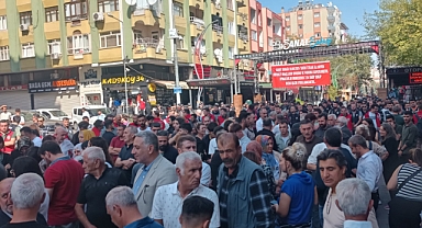 Diyarbakır'da PKK Elebaşı Öcalan'ı Anmak İçin Düzenlenen Sözde 'Özgürlük Mitingi', Valiliğin Yasaklamasına Rağmen Başladı