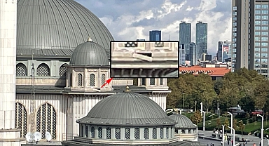 Erdoğan'ın Açılışını Yaptığı Taksim Camii'nin Mermeri Yerinden Çıktı