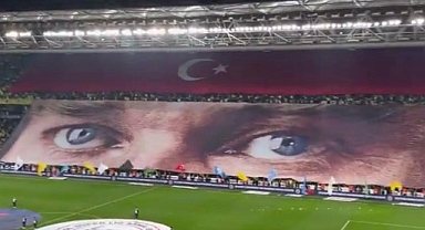 Fenerbahçe Tribünlerinden Bebek Katili Öcalan'ı Meclis'e Davet Eden Bahçeli'ye Tepki: Terörist Meclis'te Konuşma mı Yapar?