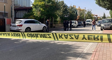 Konya'da Sinir Krizi Geçiren Bir Şahıs, Polise Bıçakla Saldırdı