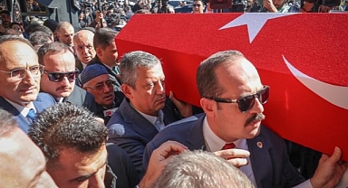 Kurtla Yiyip Çobanla Ağlıyorlar, Yüzleri Kızarmıyor | Çözüm Süreci İhaneti Ortağı Özgür Özel, TUSAŞ Şehidinin Cenazesine Katıldı 