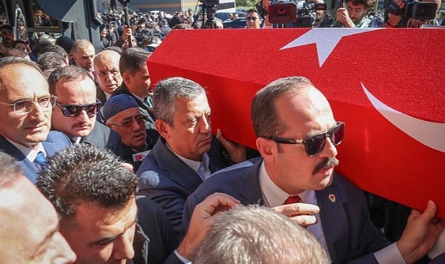 Kurtla Yiyip Çobanla Ağlıyorlar, Yüzleri Kızarmıyor | Çözüm Süreci İhaneti Ortağı Özgür Özel, TUSAŞ Şehidinin Cenazesine Katıldı