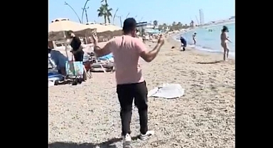 Mersin'de Sapık Bir Erkek, Plajda Güneşlenen Kadın Turistlerin Videosunu Çekti: Çevredekiler Tepki Gösterince 'Sosyal Deney Yapıyorum' Dedi